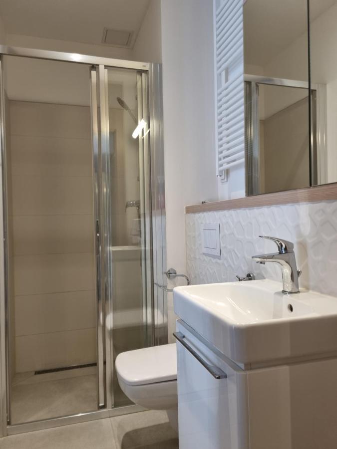 Aparthotel In Warsaw Very Close To The City Center, Free Underground Parking, Wifi, Air Conditioning, Balcony ภายนอก รูปภาพ